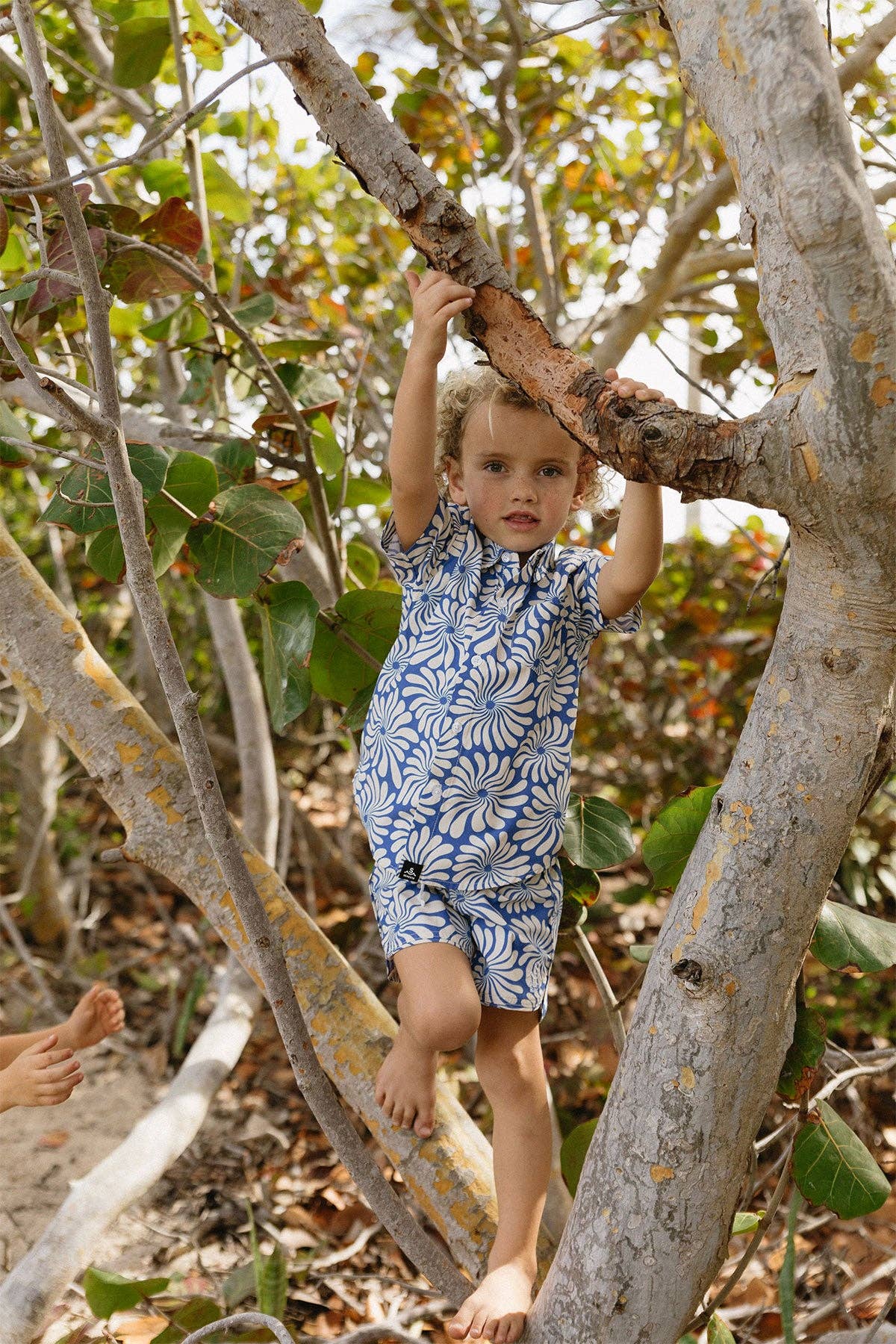 Wavy Flowers / Boardshorts / Navy Blue