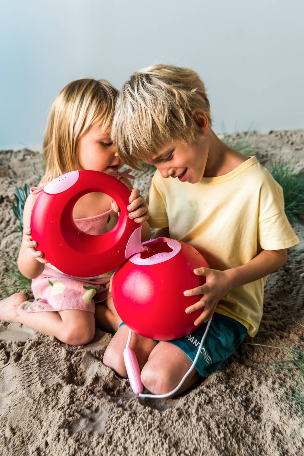 Quut Cana Large - Playful Watering Can. Beach and Sand Toy