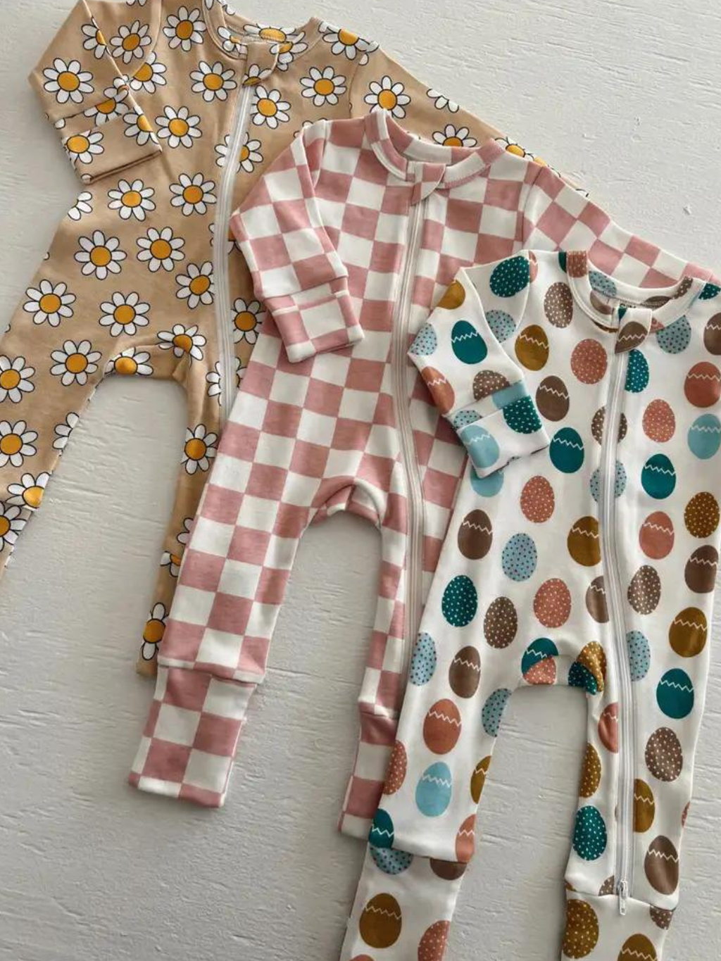 Daisy Pop Biscotti / Organic 2-Way Zip Romper