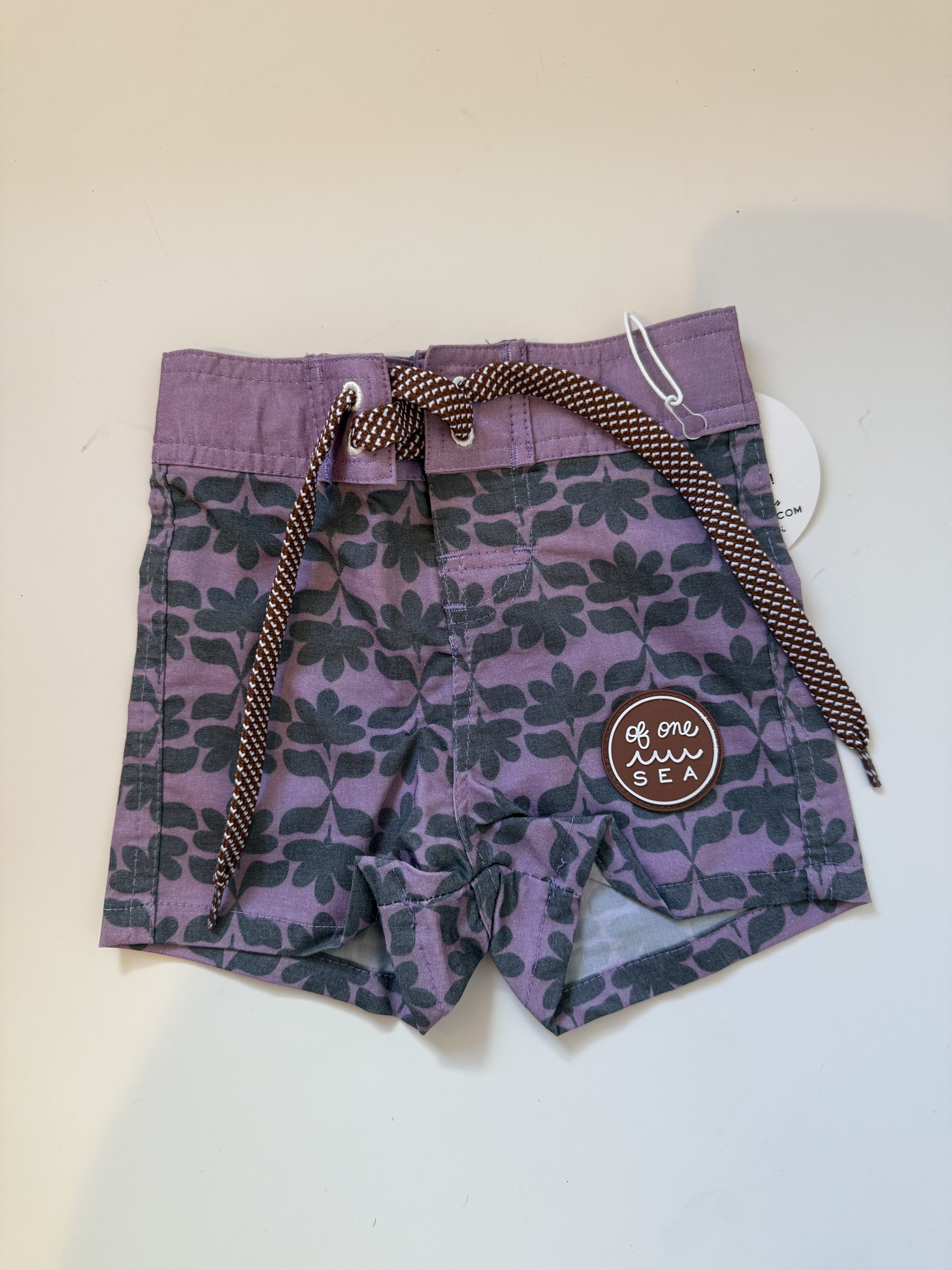 Of One Sea - Board shorts in 70s Naupaka