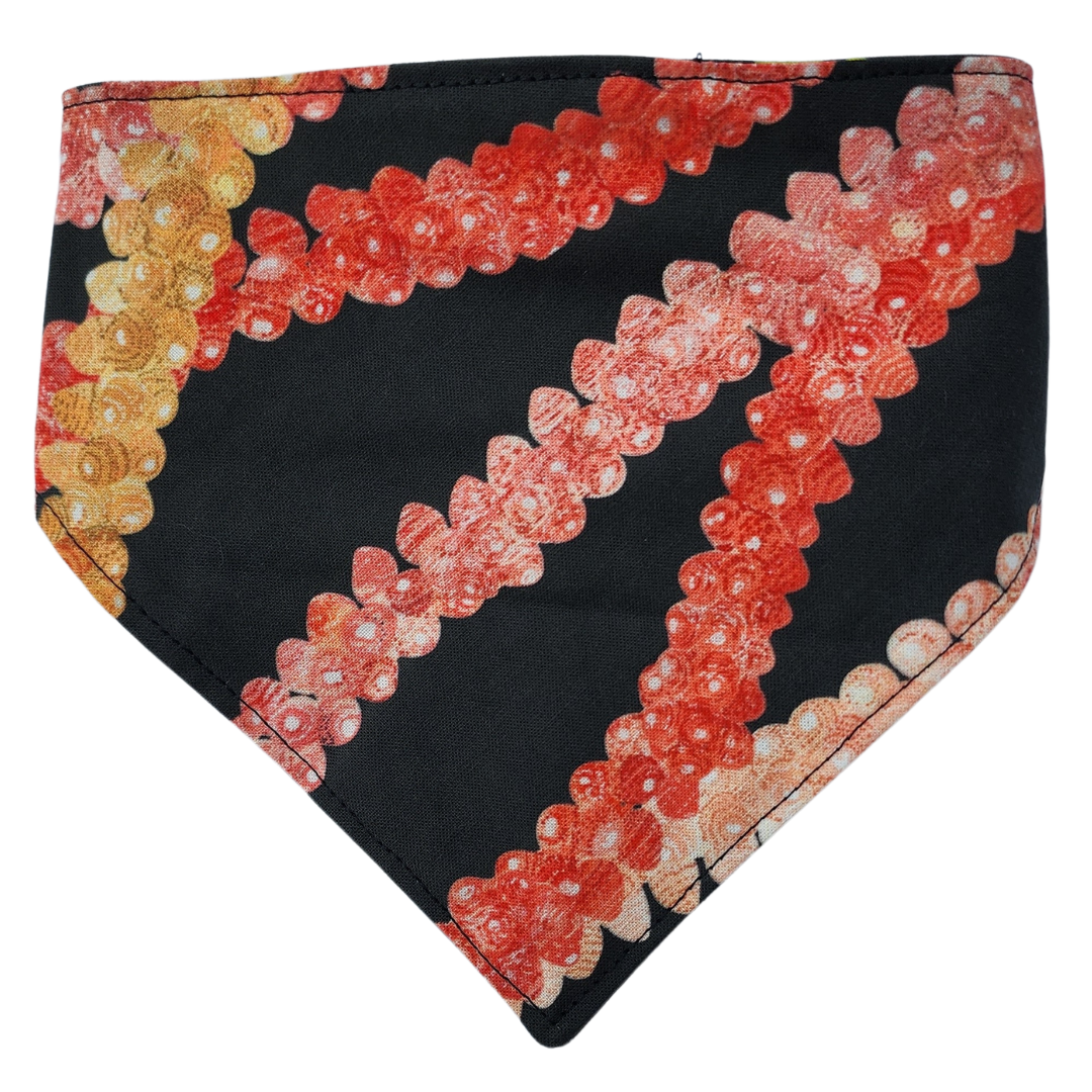 Pet Bandana Black: Pakalana/ Ni'ihau lei